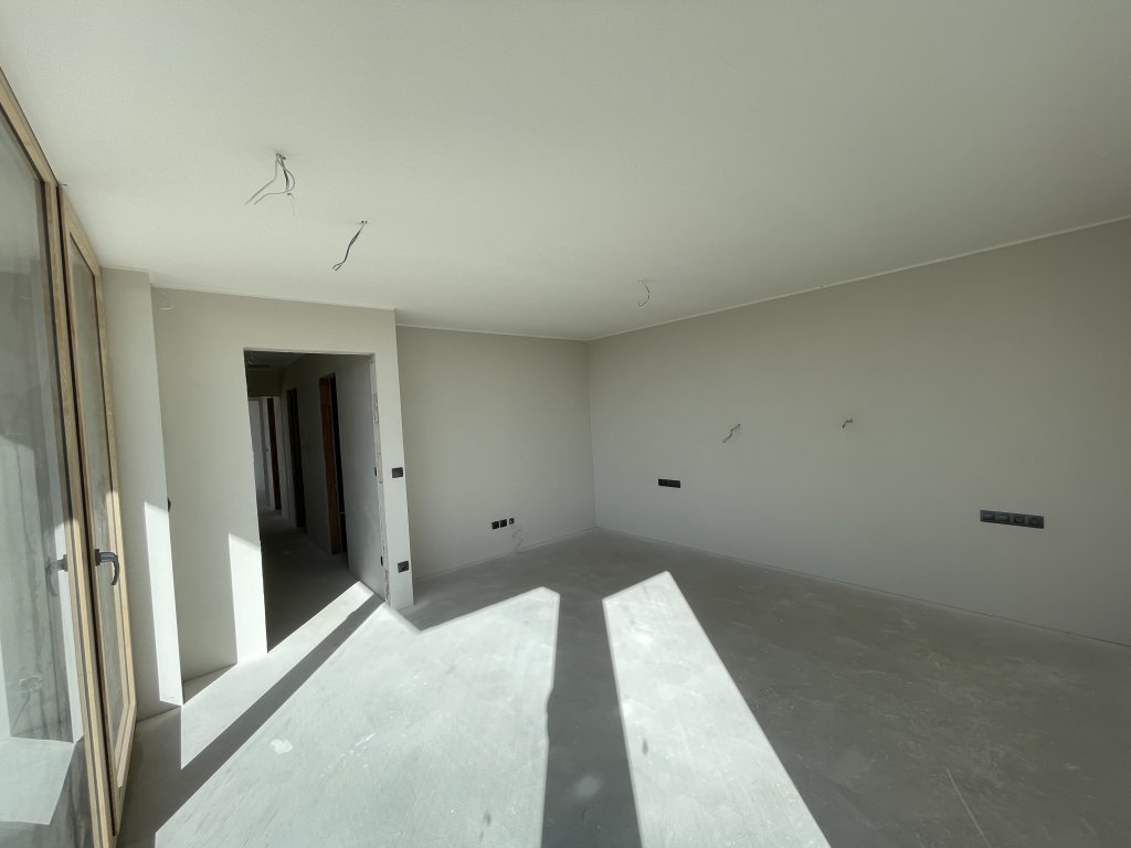 vymalba-rodinneho-domu-sezemice-malirske-prace-loznice